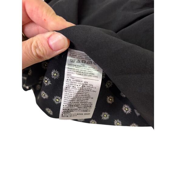 Banana Republic Women's V-Neck Flowy Tank | Black | Sun Print | Medium - Picture 6 of 6